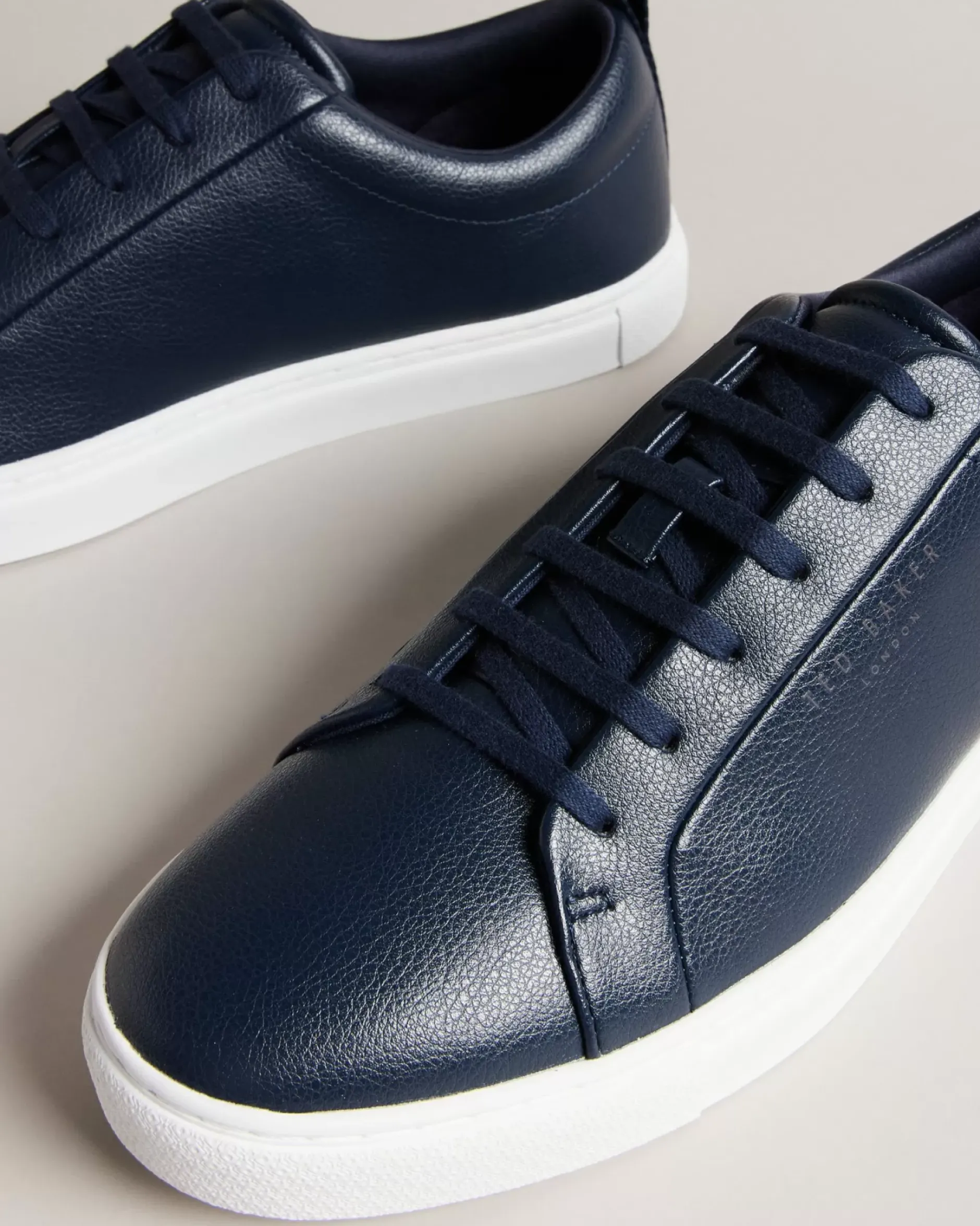 Outlet Artem Men Trainers