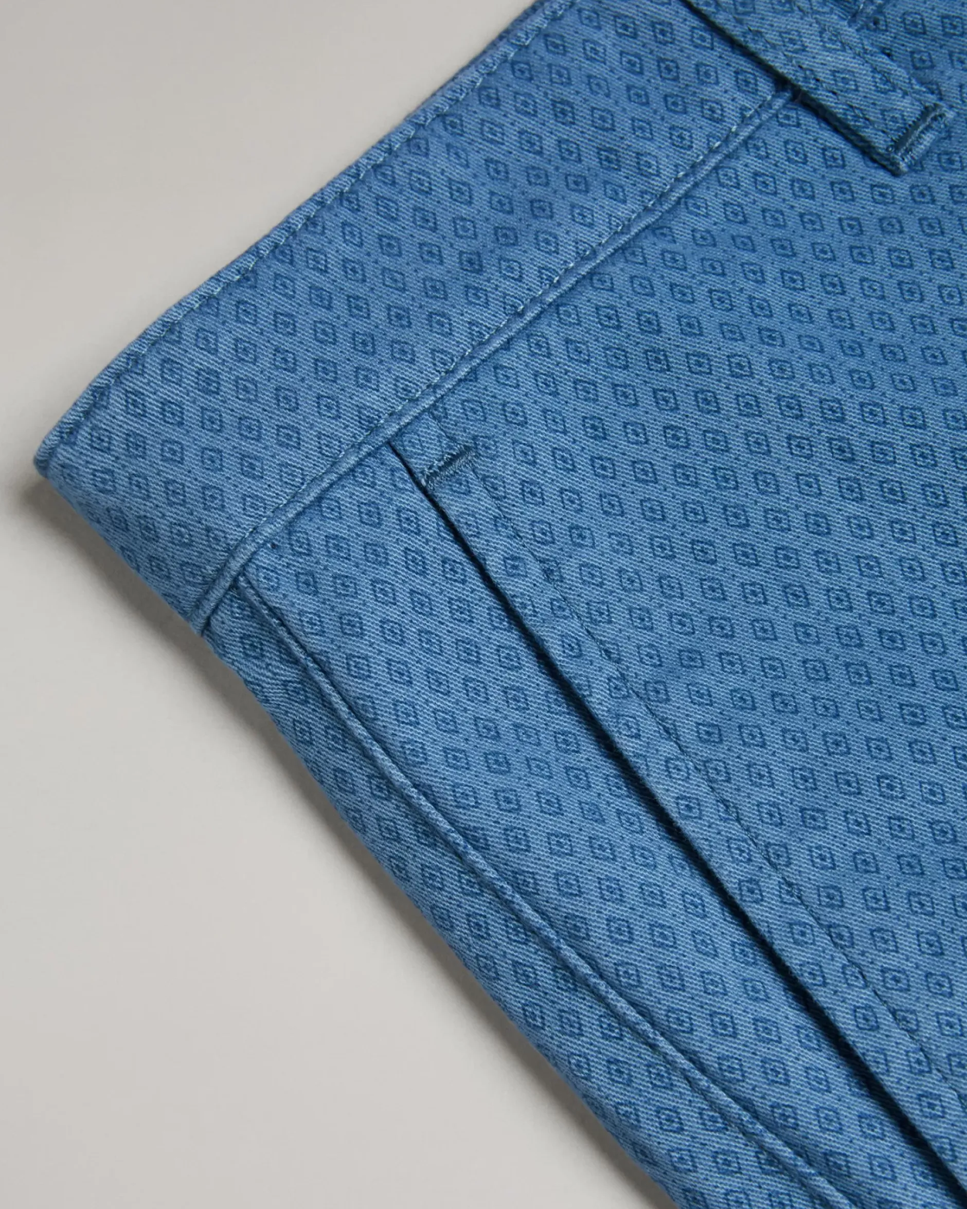 Sale Estate Men Shorts