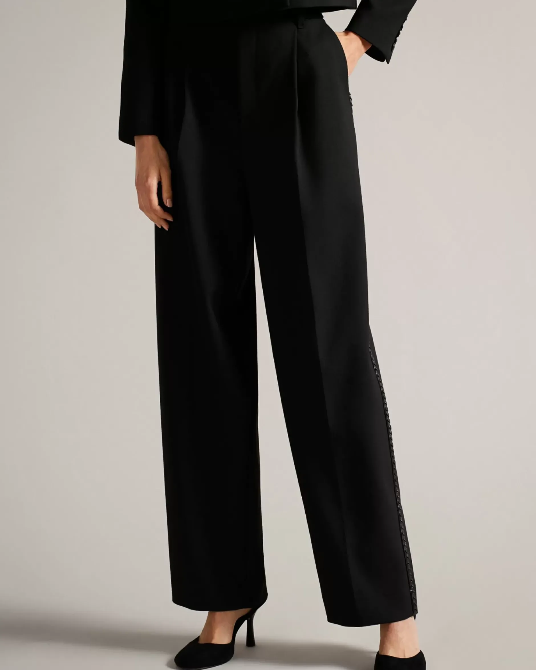 New Indiyat Women Trousers & Shorts