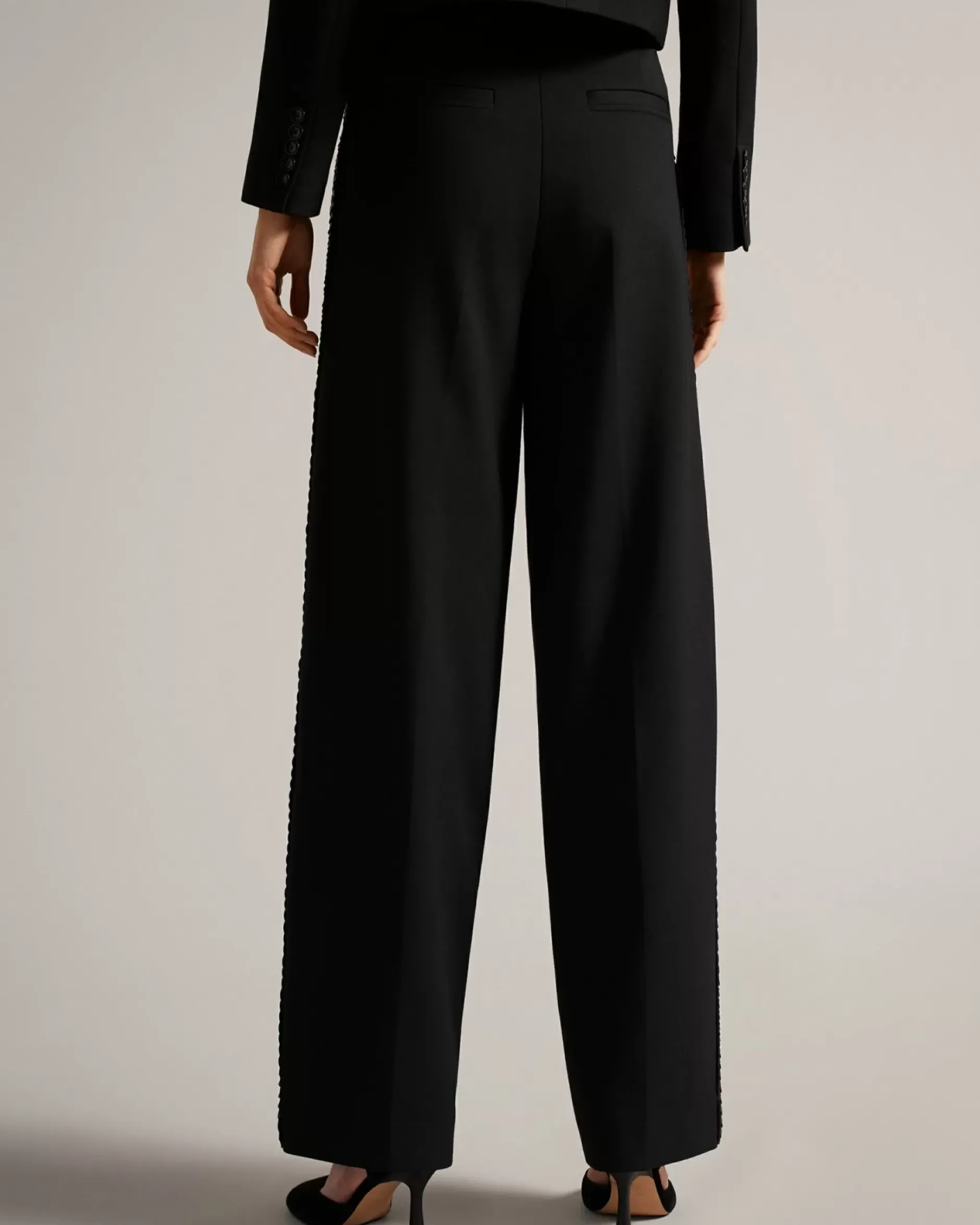 New Indiyat Women Trousers & Shorts