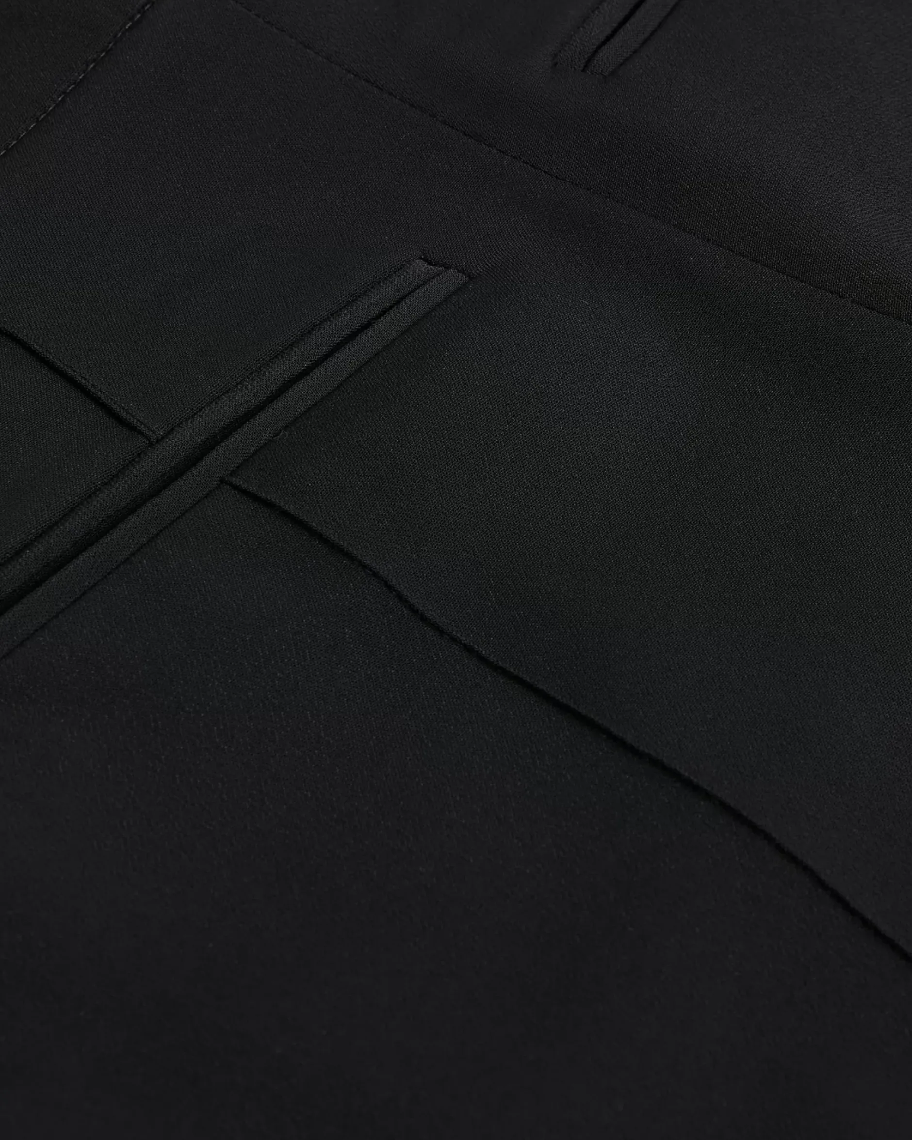 Raeet Women Trousers & Shorts