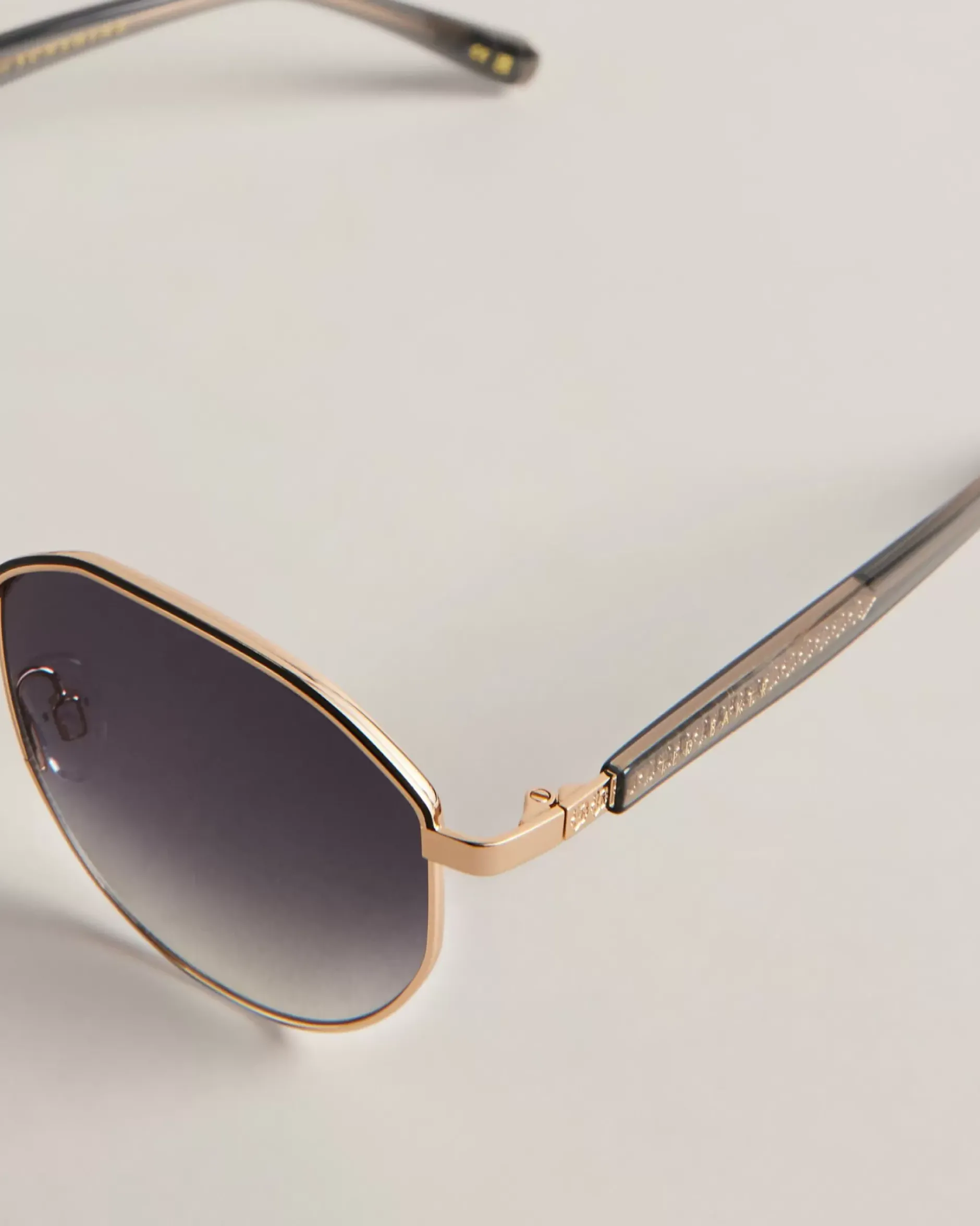 Discount Sarya Women Sunglasses