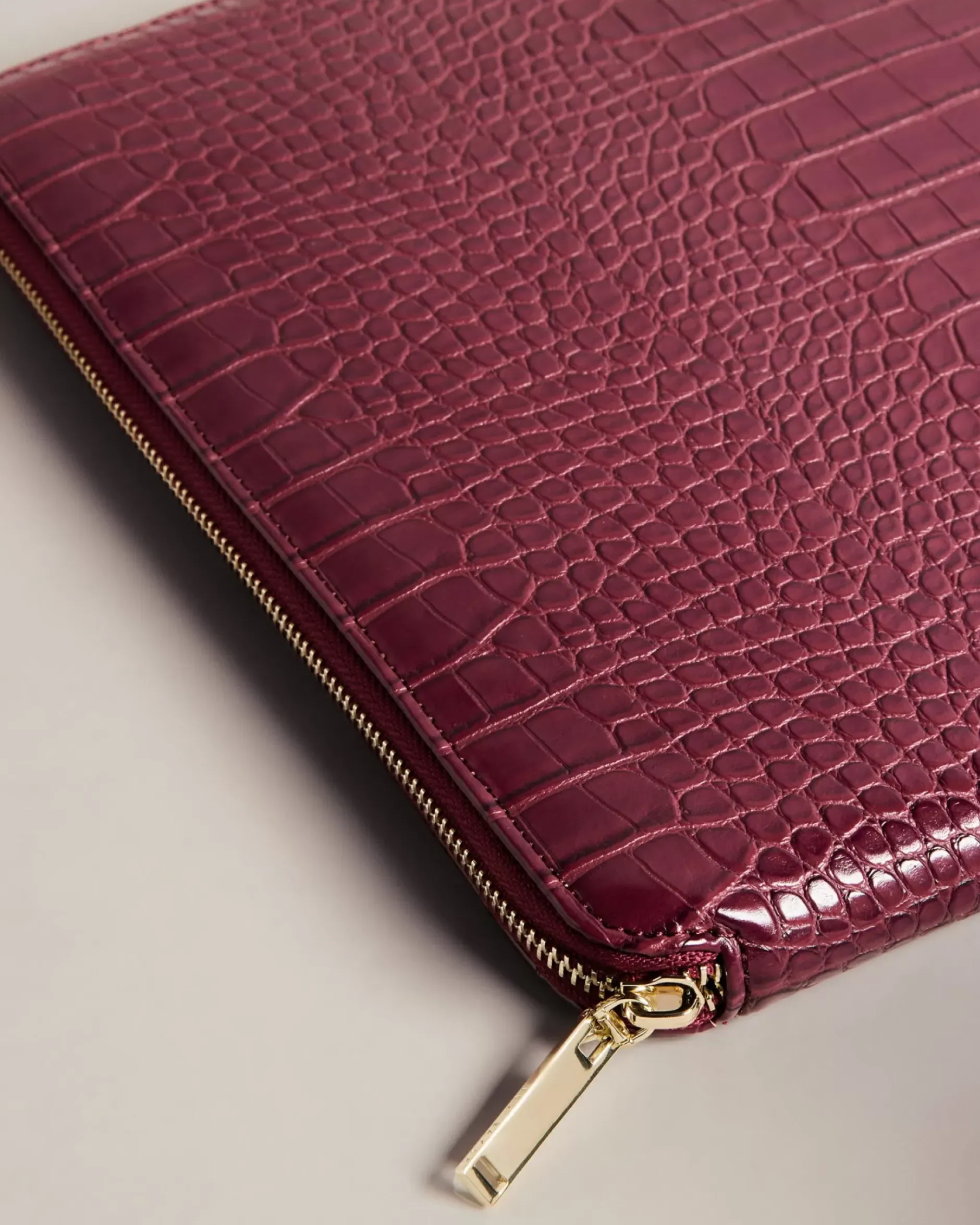 Sale Stila Women Tech Accessories