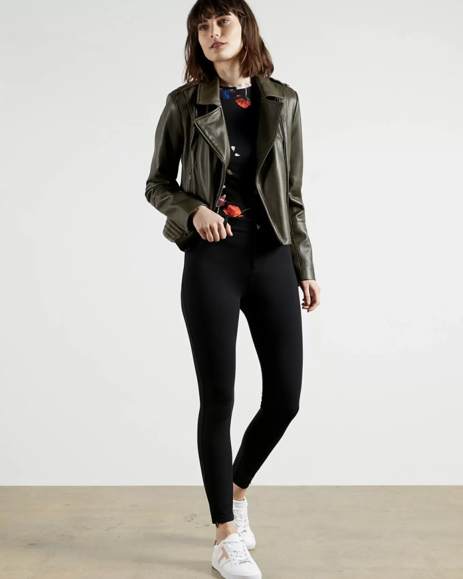 Outlet Strenti Women Trousers & Shorts