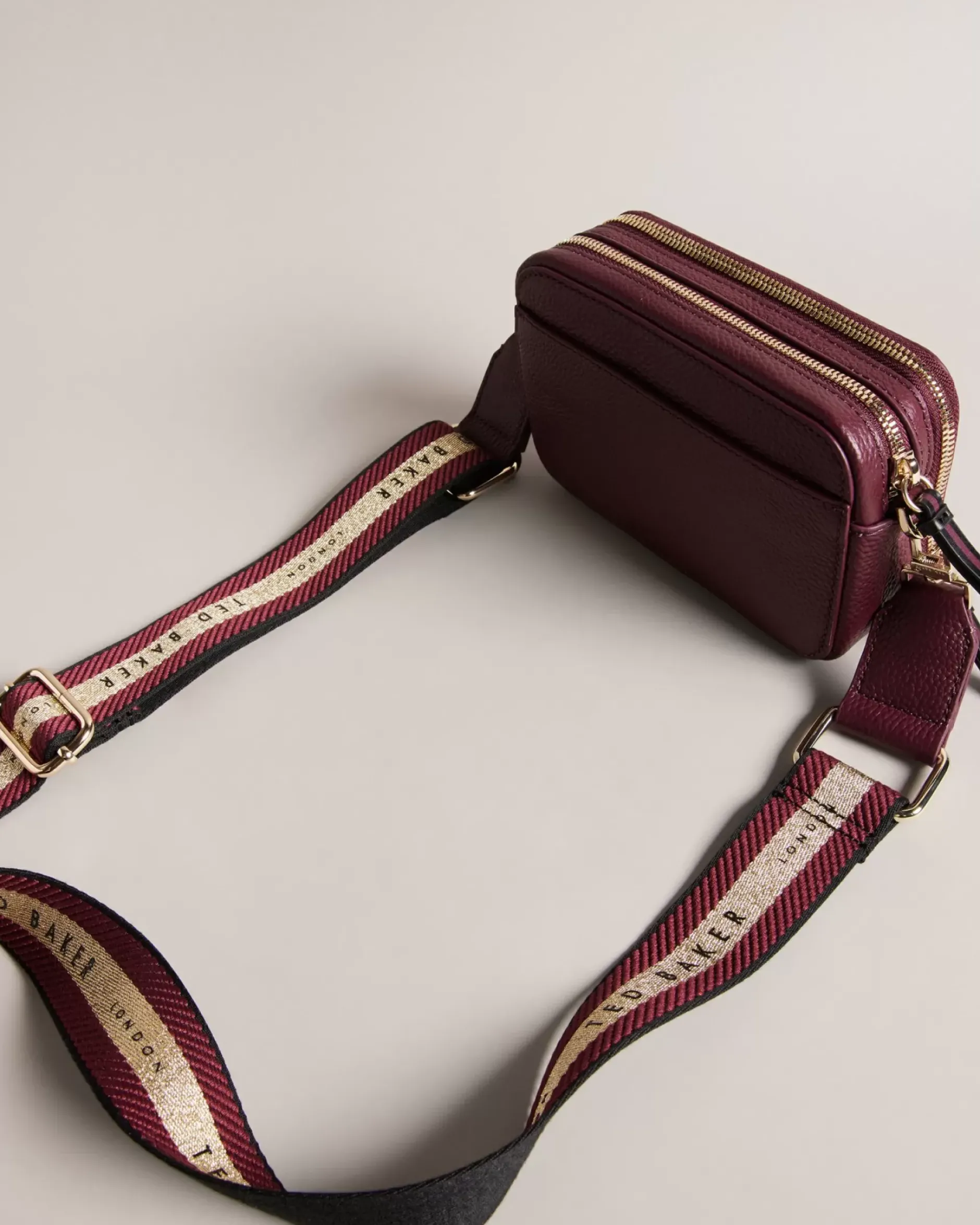 Discount Stunna Women Icon Bags & Signature Bags