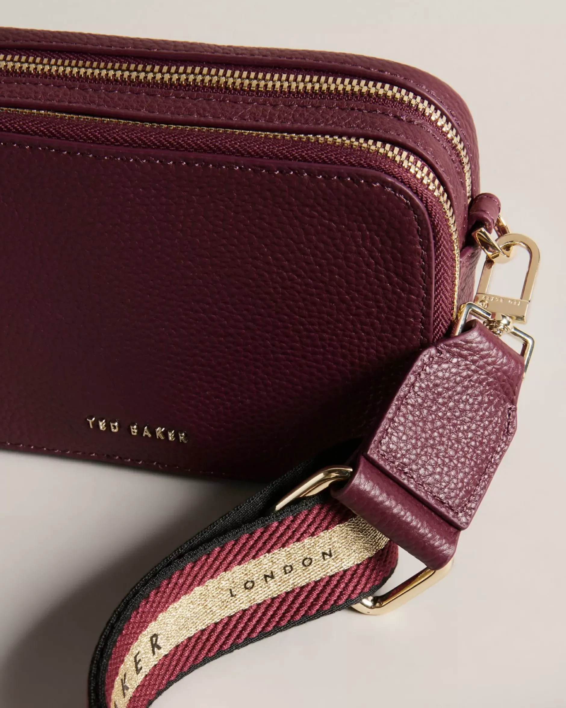 Discount Stunna Women Icon Bags & Signature Bags